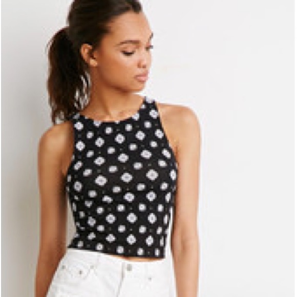 Forever 21 Black & White Floral Tribal Print Crop Top Tank Top - Picture 7 of 8